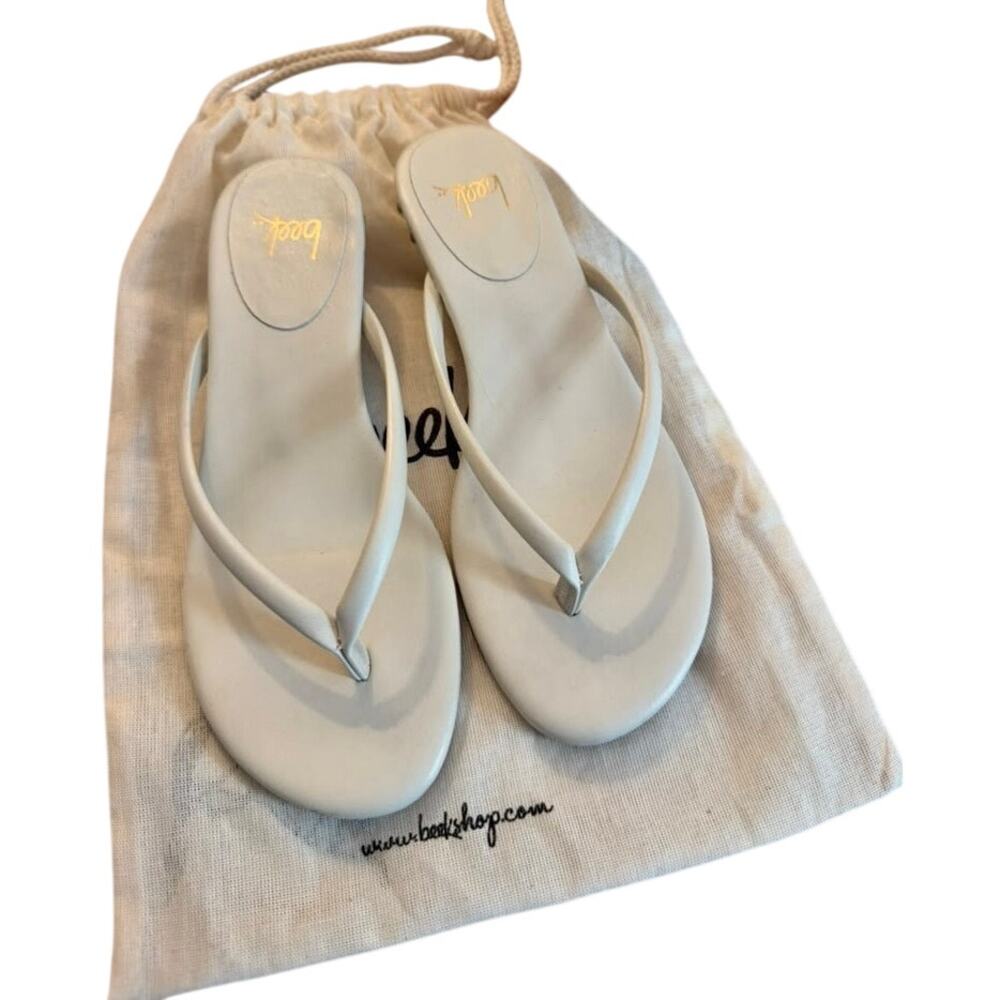 beek.. Corella Leather Kitten Heel Thong Sandal in Vanilla sz. 8 with Box